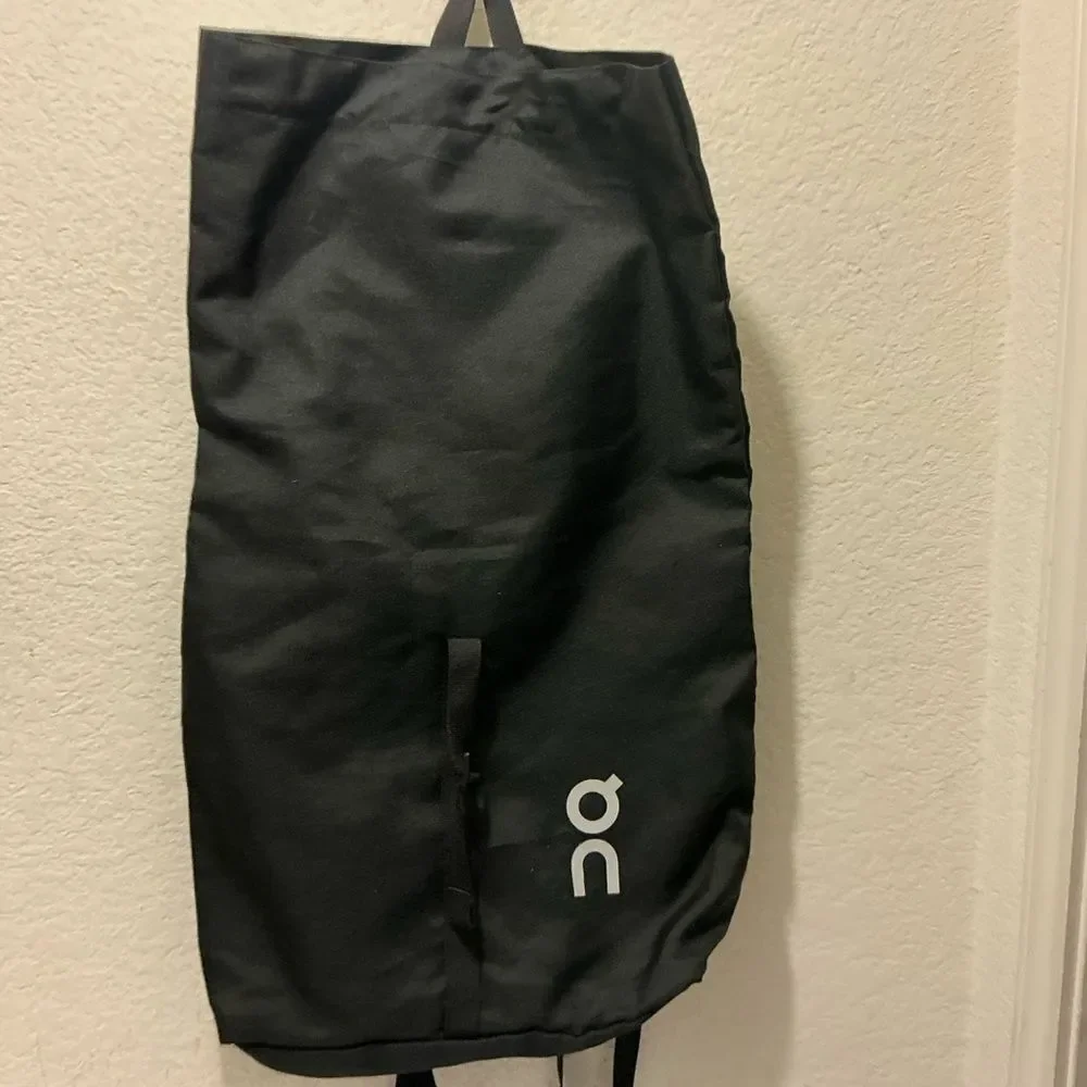 On Cloud Ambassador Backpack Tote Running Bag Unisex Black Pack Bag Reflective